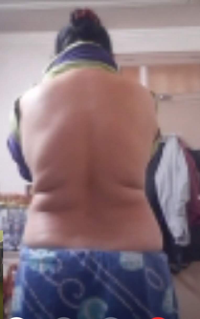 https://pub-5fcdf72a54cd4edbb03ec3edaa415a42.r2.dev/nakedleaks/desi_aunt_radha's_revealing_photos/2.jpg