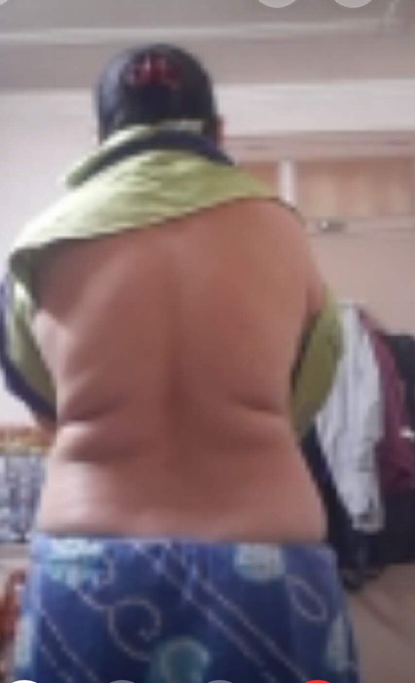 https://pub-5fcdf72a54cd4edbb03ec3edaa415a42.r2.dev/nakedleaks/desi_aunt_radha's_revealing_photos/3.jpg
