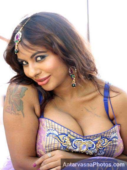 https://pub-5fcdf72a54cd4edbb03ec3edaa415a42.r2.dev/nakedleaks/desi_aunty's_hot_images_with_large_breasts/3.jpg