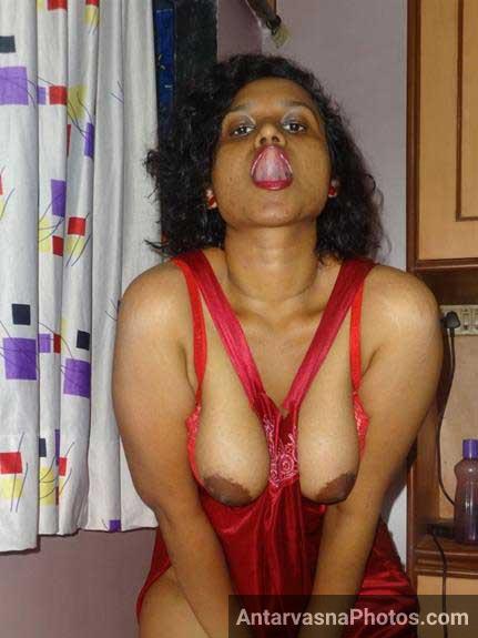 https://pub-5fcdf72a54cd4edbb03ec3edaa415a42.r2.dev/nakedleaks/desi_aunty_in_need_of_a_man's_attention/2.jpg