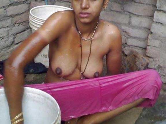 Desi aunty outdoor bathing sensual picture