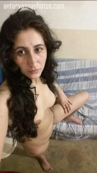 https://pub-5fcdf72a54cd4edbb03ec3edaa415a42.r2.dev/nakedleaks/desi_big_bust_boobs_selfie/0.jpg