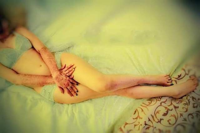 https://pub-5fcdf72a54cd4edbb03ec3edaa415a42.r2.dev/nakedleaks/desi_cuckold_couple's_private_photo_collection/12.jpg