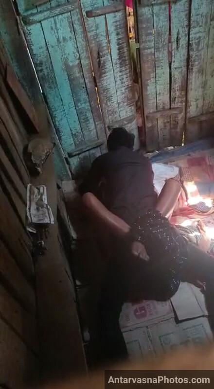 Desi girl gets naughty inside the store!