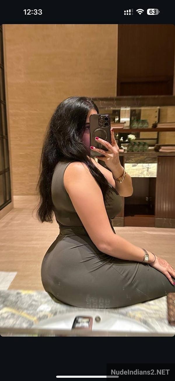 https://pub-5fcdf72a54cd4edbb03ec3edaa415a42.r2.dev/nakedleaks/desi_gujju_wife_palak_shah_intimate_photos_with_various_partners/11.jpg