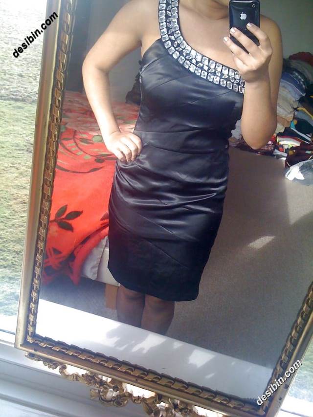 https://pub-5fcdf72a54cd4edbb03ec3edaa415a42.r2.dev/nakedleaks/desi_indian_aunt's_racy_nude_photos/0.jpg