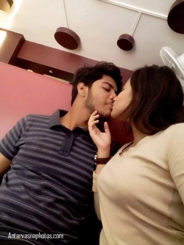 https://pub-5fcdf72a54cd4edbb03ec3edaa415a42.r2.dev/nakedleaks/desi_indian_girl_captures_provocative_images/0.jpg