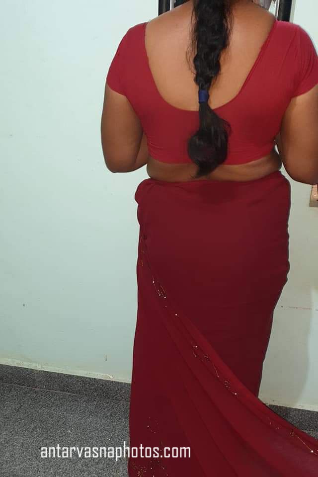 https://pub-5fcdf72a54cd4edbb03ec3edaa415a42.r2.dev/nakedleaks/desi_married_woman_revealing_her_breasts_by_opening_her_saree/0.jpg