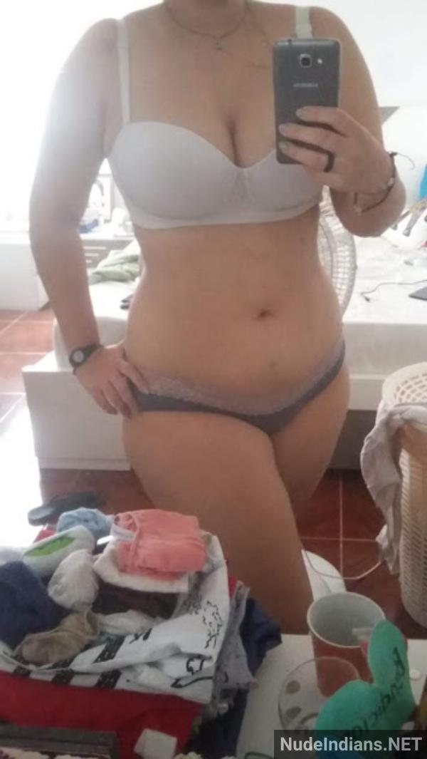 https://pub-5fcdf72a54cd4edbb03ec3edaa415a42.r2.dev/nakedleaks/desi_medical_student_sharing_revealing_selfies/111.jpg