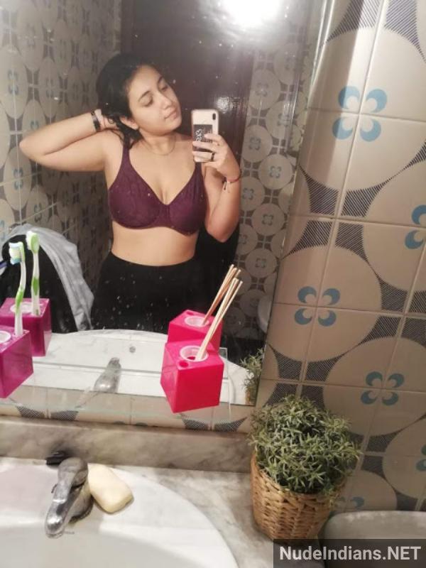 https://pub-5fcdf72a54cd4edbb03ec3edaa415a42.r2.dev/nakedleaks/desi_medical_student_sharing_revealing_selfies/40.jpg