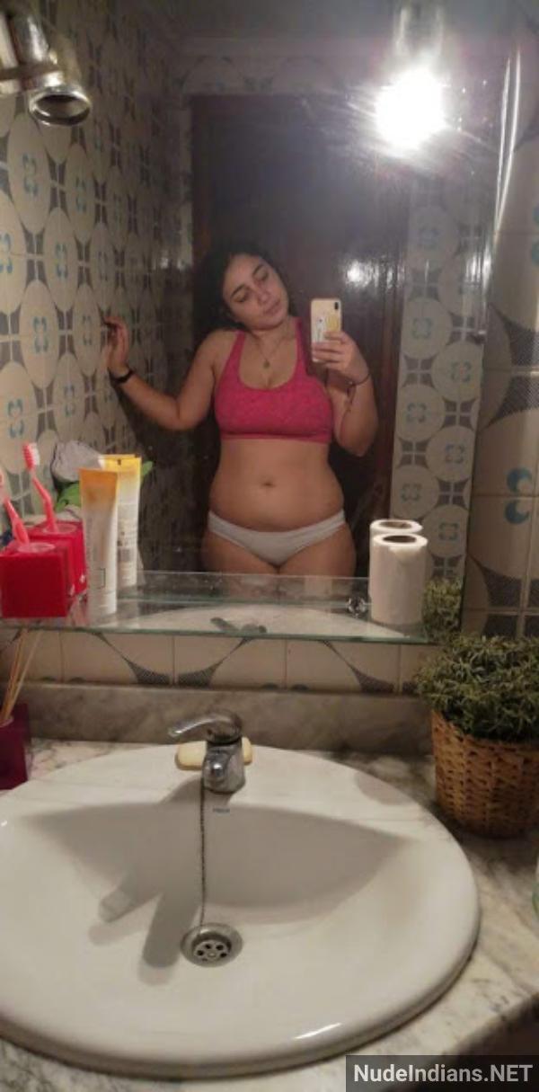 https://pub-5fcdf72a54cd4edbb03ec3edaa415a42.r2.dev/nakedleaks/desi_medical_student_sharing_revealing_selfies/86.jpg