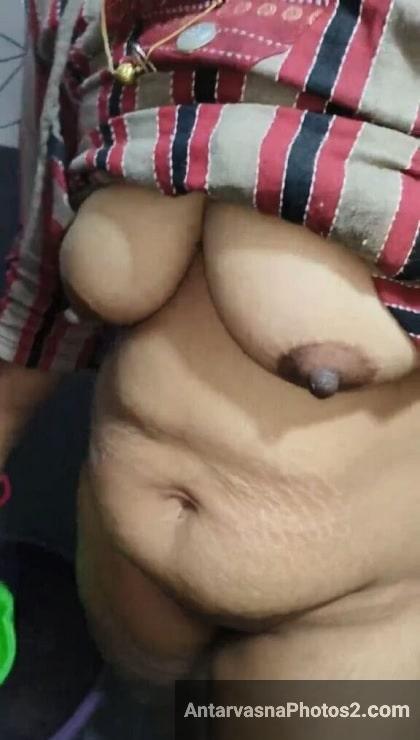 https://pub-5fcdf72a54cd4edbb03ec3edaa415a42.r2.dev/nakedleaks/desi_mother's_explicit_action/13.jpg