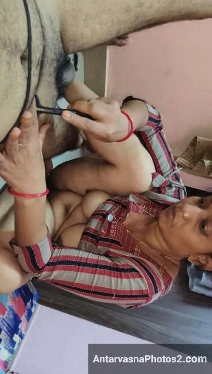 https://pub-5fcdf72a54cd4edbb03ec3edaa415a42.r2.dev/nakedleaks/desi_mother's_explicit_action/7.jpg