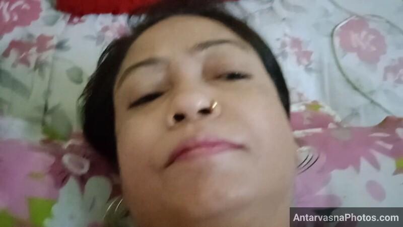 https://pub-5fcdf72a54cd4edbb03ec3edaa415a42.r2.dev/nakedleaks/desi_mother's_intimate_encounter_-_explicit_photos/3.jpg