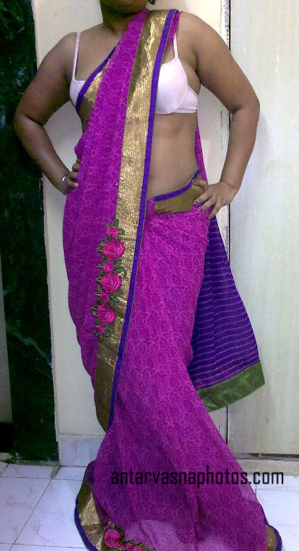 https://pub-5fcdf72a54cd4edbb03ec3edaa415a42.r2.dev/nakedleaks/desi_mother_displaying_her_cleavage_in_traditional_attire/0.jpg