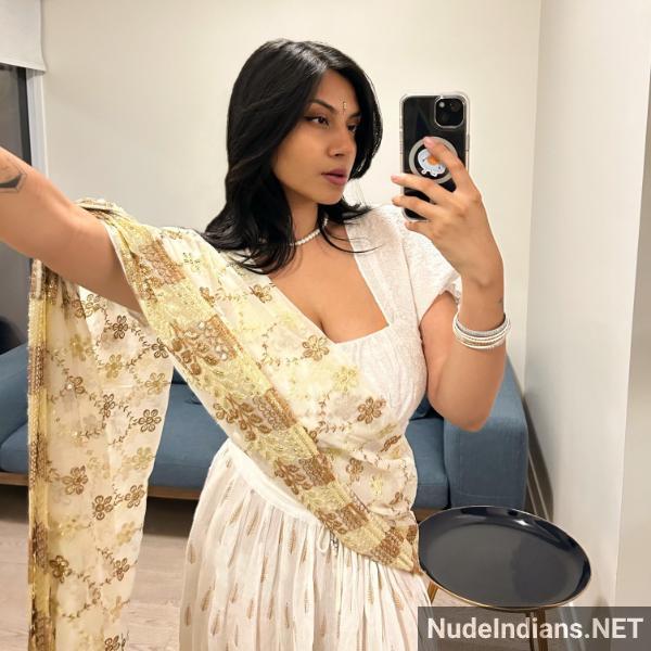 https://pub-5fcdf72a54cd4edbb03ec3edaa415a42.r2.dev/nakedleaks/desi_nri_akansha_flaunts_irresistible_allure/23.jpg
