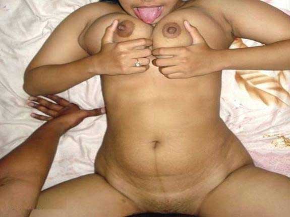 https://pub-5fcdf72a54cd4edbb03ec3edaa415a42.r2.dev/nakedleaks/desi_siblings_intimate_photos/2.jpg