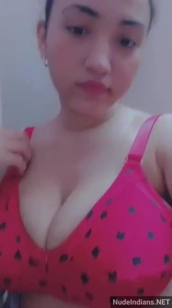 https://pub-5fcdf72a54cd4edbb03ec3edaa415a42.r2.dev/nakedleaks/desi_teen_girl's_busty_offerings_await_young_men/13.jpg