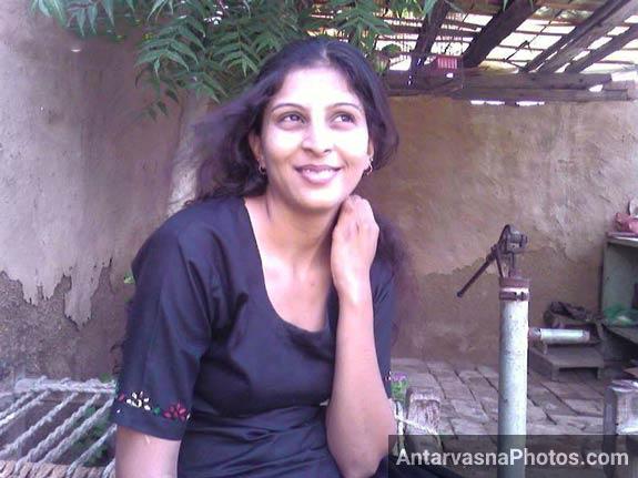 https://pub-5fcdf72a54cd4edbb03ec3edaa415a42.r2.dev/nakedleaks/desi_village_exploration:_revealing_mami's_secrets/0.jpg