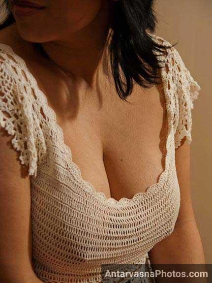https://pub-5fcdf72a54cd4edbb03ec3edaa415a42.r2.dev/nakedleaks/desi_wife_-_hot_pictures_of_well-endowed_woman/1.jpg