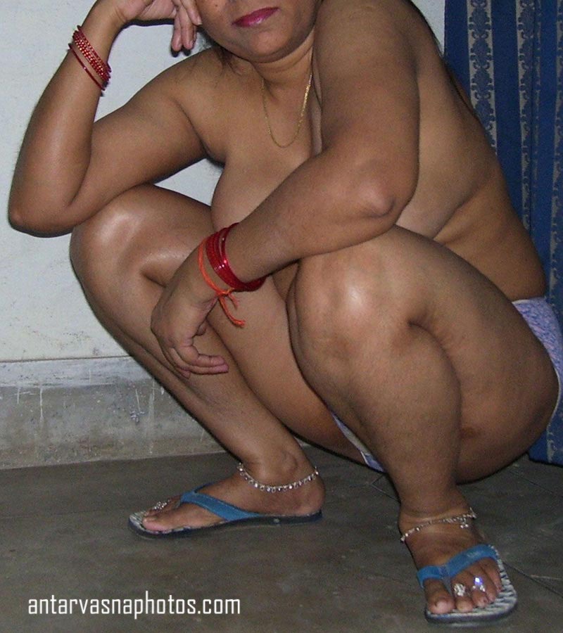 https://pub-5fcdf72a54cd4edbb03ec3edaa415a42.r2.dev/nakedleaks/desi_woman_displaying_large_breasts_and_private_area/3.jpg