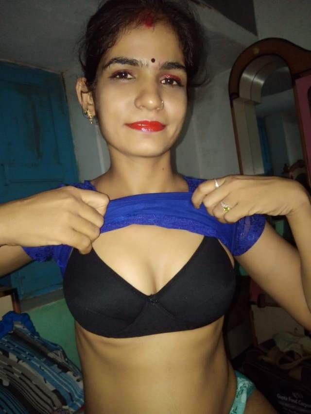 https://pub-5fcdf72a54cd4edbb03ec3edaa415a42.r2.dev/nakedleaks/desi_xxx_photo_of_indian_woman's_aunt/1.jpg