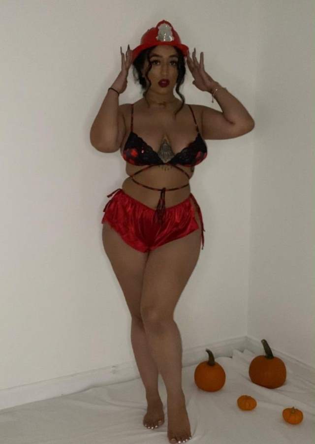 https://pub-5fcdf72a54cd4edbb03ec3edaa415a42.r2.dev/nakedleaks/desi_xxx_photo_of_indian_woman's_aunt/15.jpg