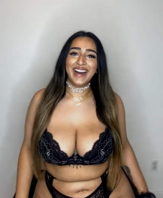https://pub-5fcdf72a54cd4edbb03ec3edaa415a42.r2.dev/nakedleaks/desi_xxx_photo_of_indian_woman's_aunt/18.jpg