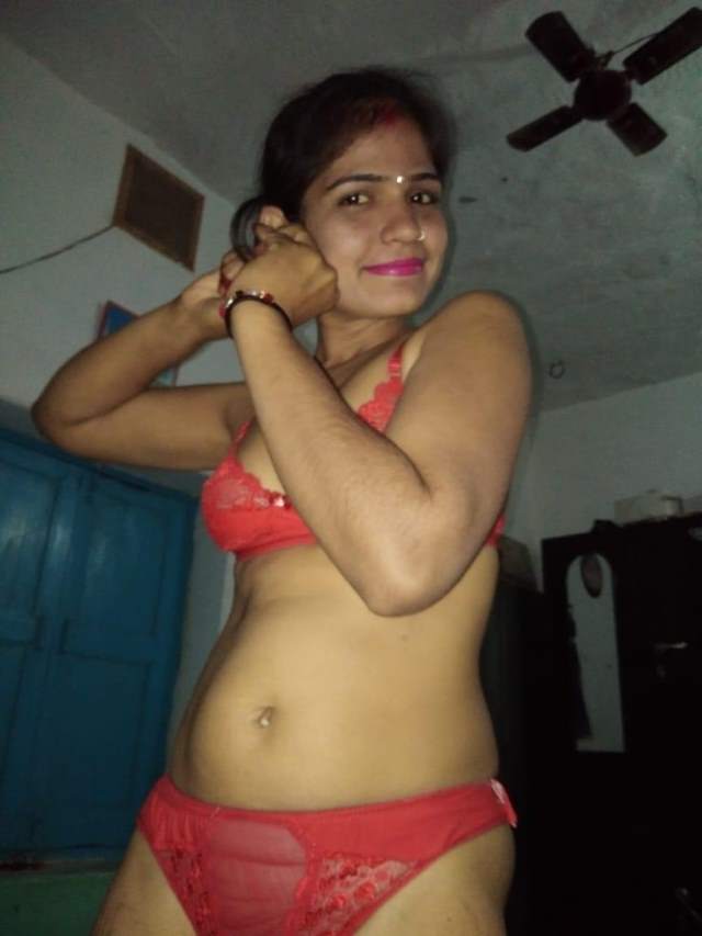 https://pub-5fcdf72a54cd4edbb03ec3edaa415a42.r2.dev/nakedleaks/desi_xxx_photo_of_indian_woman's_aunt/2.jpg