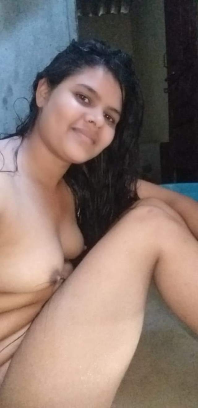 https://pub-5fcdf72a54cd4edbb03ec3edaa415a42.r2.dev/nakedleaks/desi_xxx_photo_of_indian_woman's_aunt/8.jpg
