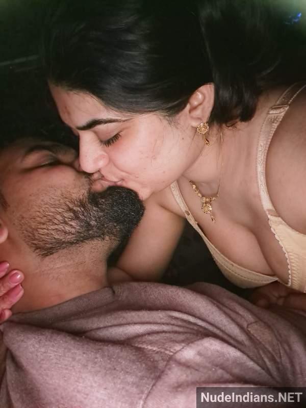 https://pub-5fcdf72a54cd4edbb03ec3edaa415a42.r2.dev/nakedleaks/desirable_tamil_aunty_exposed_in_alluring_images/17.jpg