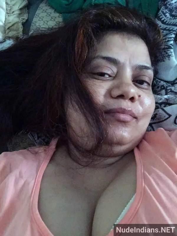 https://pub-5fcdf72a54cd4edbb03ec3edaa415a42.r2.dev/nakedleaks/desirable_tamil_aunty_exposed_in_alluring_images/20.jpg