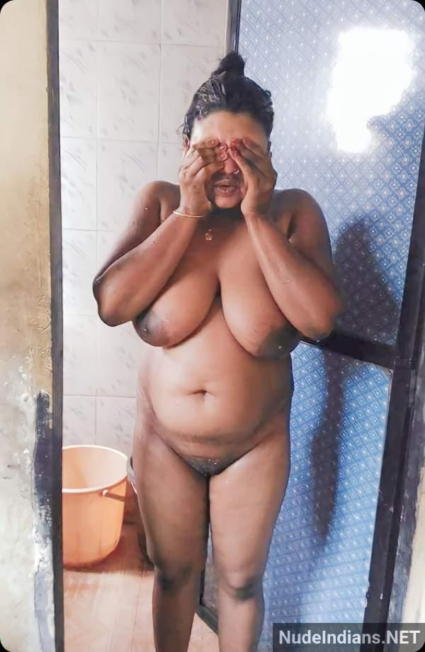 https://pub-5fcdf72a54cd4edbb03ec3edaa415a42.r2.dev/nakedleaks/desirable_tamil_aunty_exposed_in_alluring_images/24.jpg