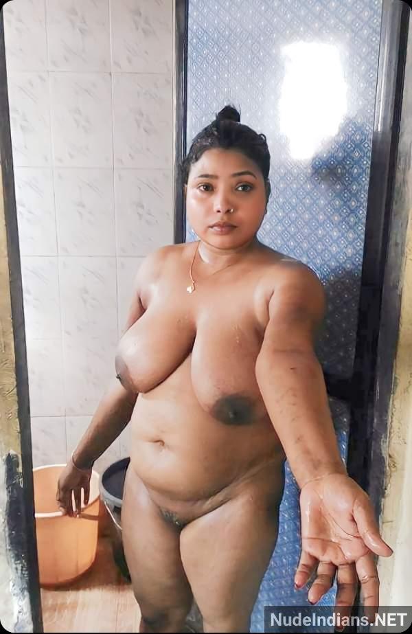 https://pub-5fcdf72a54cd4edbb03ec3edaa415a42.r2.dev/nakedleaks/desirable_tamil_aunty_exposed_in_alluring_images/27.jpg