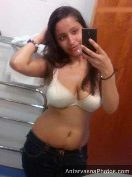 https://pub-5fcdf72a54cd4edbb03ec3edaa415a42.r2.dev/nakedleaks/desire_to_capture_nude_selfies_by_indian_girls/1.jpg