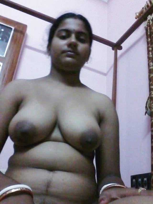 https://pub-5fcdf72a54cd4edbb03ec3edaa415a42.r2.dev/nakedleaks/desire_to_show_indian_bhabhi's_vagina_-_steamy_pictures/2.jpg