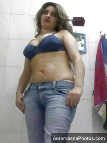 https://pub-5fcdf72a54cd4edbb03ec3edaa415a42.r2.dev/nakedleaks/desire_to_show_off_-_seductive_indian_lady/2.jpg