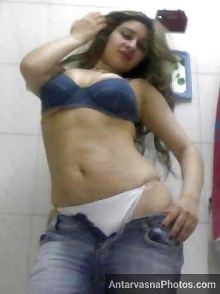 https://pub-5fcdf72a54cd4edbb03ec3edaa415a42.r2.dev/nakedleaks/desire_to_show_off_-_seductive_indian_lady/3.jpg