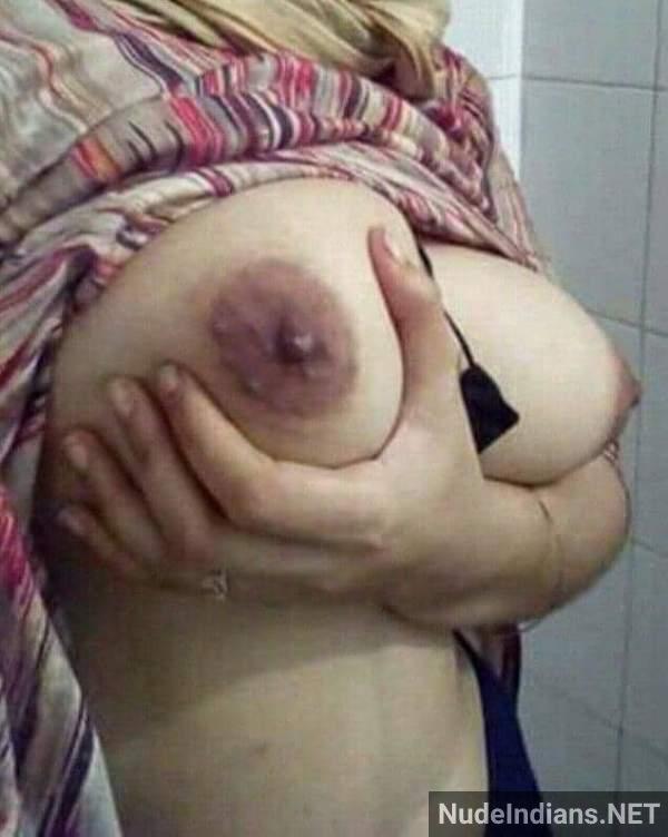 https://pub-5fcdf72a54cd4edbb03ec3edaa415a42.r2.dev/nakedleaks/desirous_indian_muslim_wives_with_ample_busts_reveal_all/30.jpg