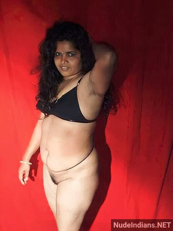 https://pub-5fcdf72a54cd4edbb03ec3edaa415a42.r2.dev/nakedleaks/elegant_desi_aunty_hd_nude_images_with_ample_bosom_and_buttocks/10.jpg