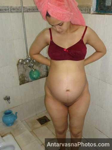https://pub-5fcdf72a54cd4edbb03ec3edaa415a42.r2.dev/nakedleaks/eliminated_the_itch_in_sali's_pregnant_vagina/4.jpg