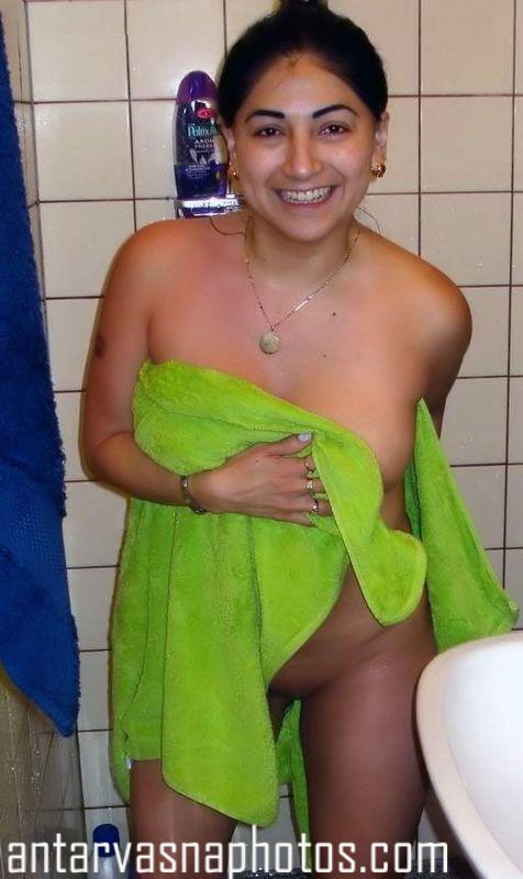 https://pub-5fcdf72a54cd4edbb03ec3edaa415a42.r2.dev/nakedleaks/enjoying_fun_in_the_shower_with_a_naughty_girlfriend/5.jpg