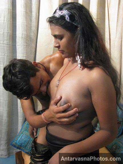 https://pub-5fcdf72a54cd4edbb03ec3edaa415a42.r2.dev/nakedleaks/enjoying_the_pleasures_of_indian_sex_at_a_friend's_wedding/2.jpg