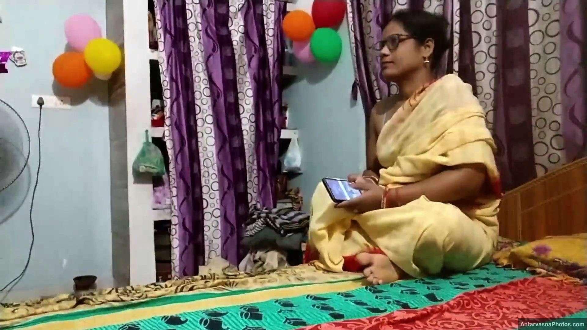 https://pub-5fcdf72a54cd4edbb03ec3edaa415a42.r2.dev/nakedleaks/erotic_images_of_bhopal_college_professor_aunty_in_intimate_moments/0.jpg