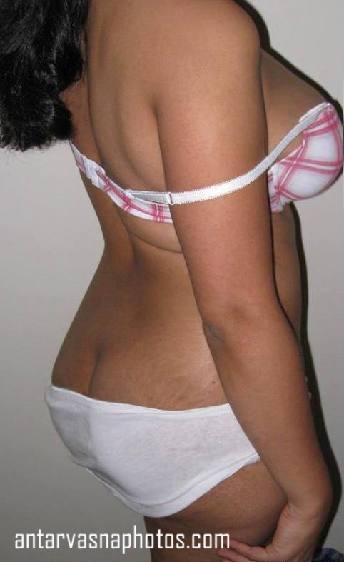 https://pub-5fcdf72a54cd4edbb03ec3edaa415a42.r2.dev/nakedleaks/exciting_photos_of_a_busty_auntie/2.jpg