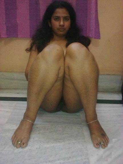 https://pub-5fcdf72a54cd4edbb03ec3edaa415a42.r2.dev/nakedleaks/exciting_pictures_of_indian_bhabhi_housewives/3.jpg