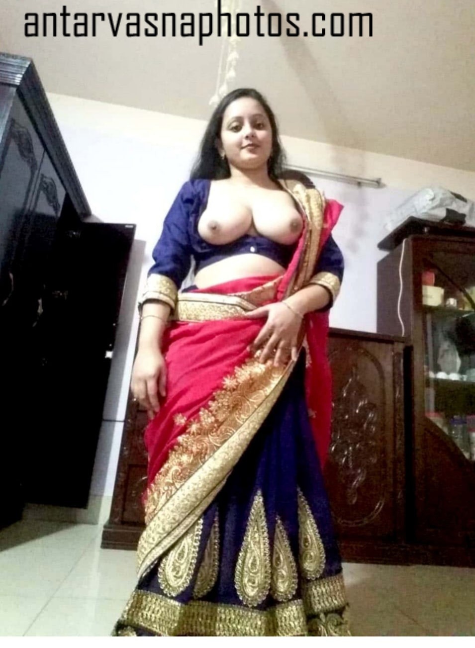 https://pub-5fcdf72a54cd4edbb03ec3edaa415a42.r2.dev/nakedleaks/exciting_updates:_seductive_indian_wife's_recent_intimate_photos/1.jpg