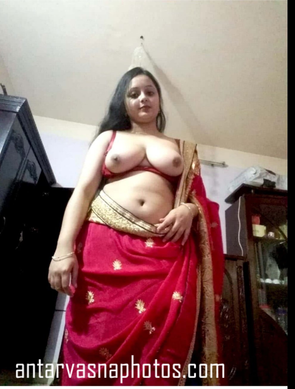 https://pub-5fcdf72a54cd4edbb03ec3edaa415a42.r2.dev/nakedleaks/exciting_updates:_seductive_indian_wife's_recent_intimate_photos/3.jpg