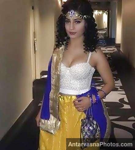 https://pub-5fcdf72a54cd4edbb03ec3edaa415a42.r2.dev/nakedleaks/exclusive_52_nude_images_of_pakistani_adult_star_nadia_ali/30.jpg