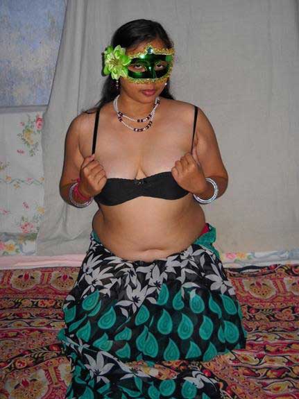 https://pub-5fcdf72a54cd4edbb03ec3edaa415a42.r2.dev/nakedleaks/exotic_indian_girl's_lively_youthfulness/1.jpg